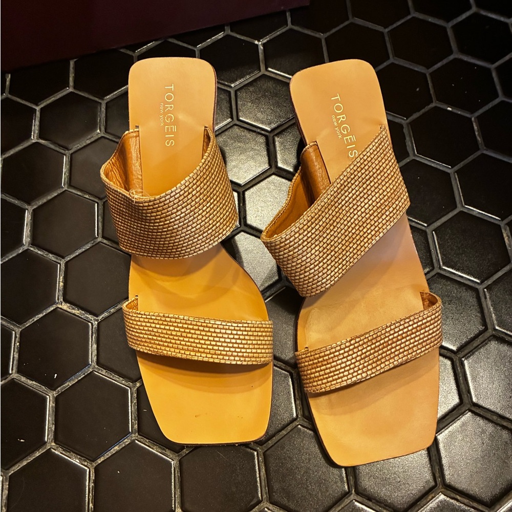 TORCEIS Women's Elegant Tan Sandals